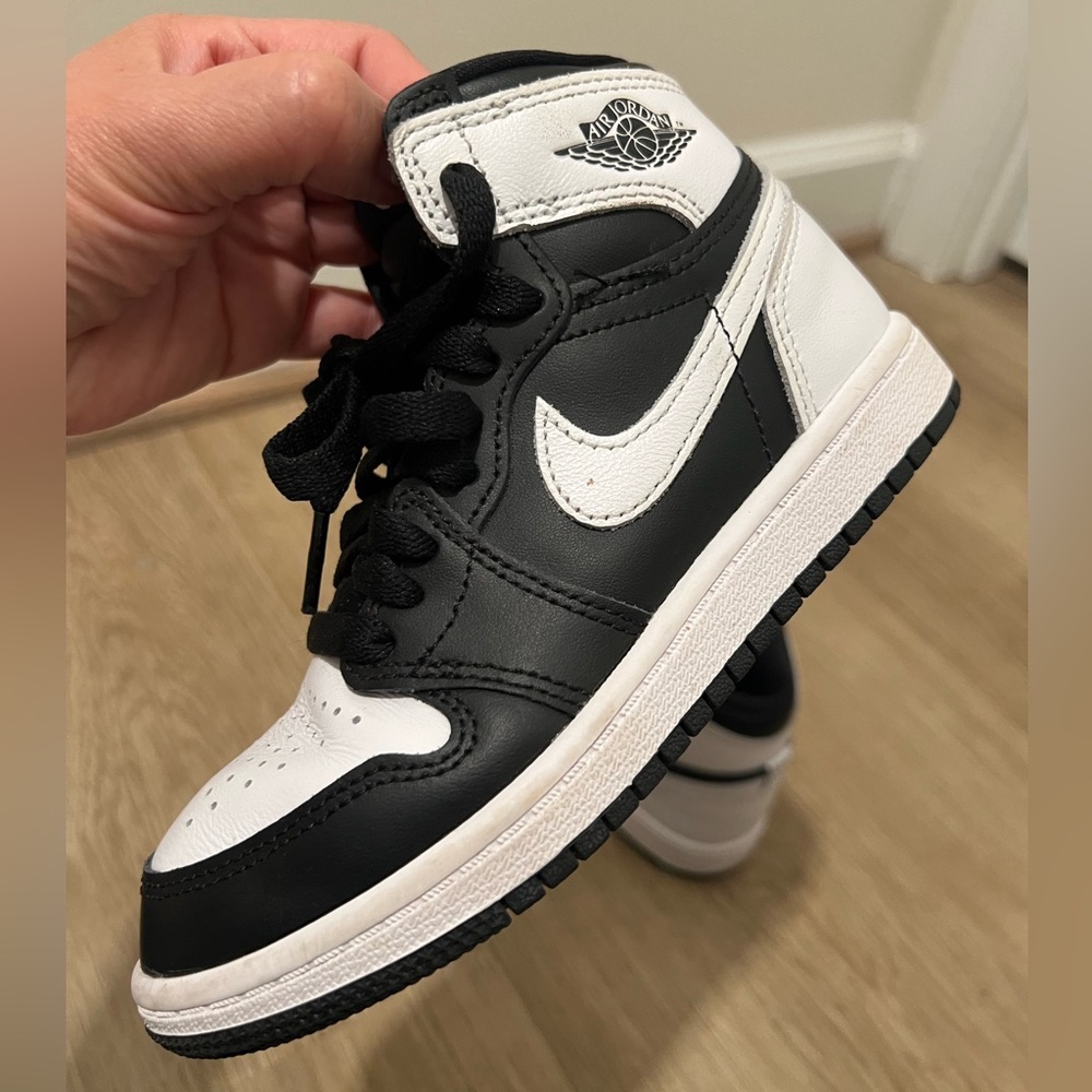 AIR JORDAN Nike Black and White Sneakers - Picture 2 of 10